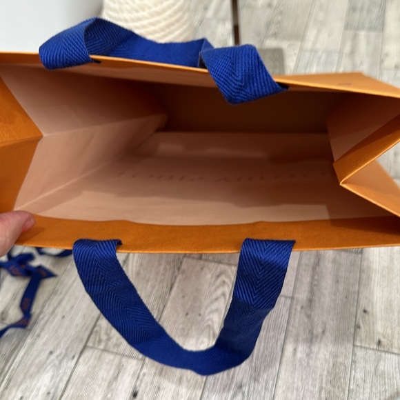 Louis Vuitton Gift Bag with ribbon - Picture 6 of 8